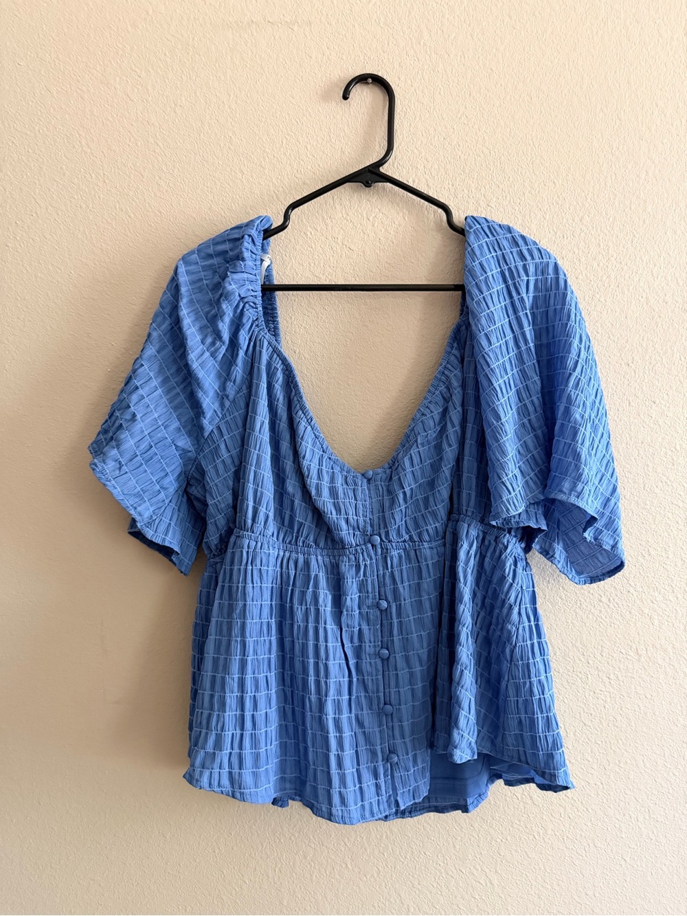 Arula Flutter Sleeve Textured Button Front Blouse Size C